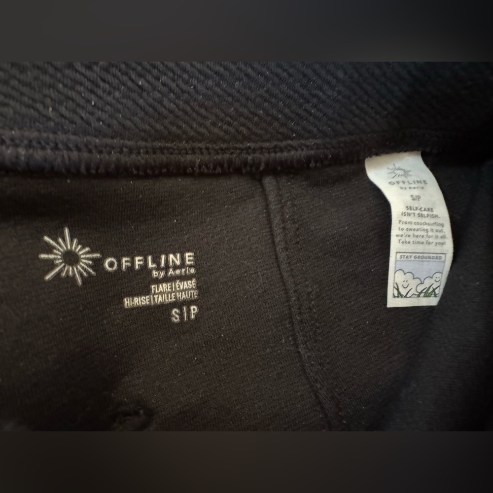 Offline by Aerie Small Black Flared Leggings - Picture 4 of 8